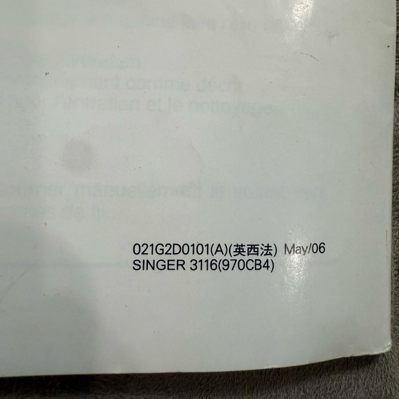 Vintage singer Simple 3116 White Instruction Manual in three languages - Picture 2 of 4